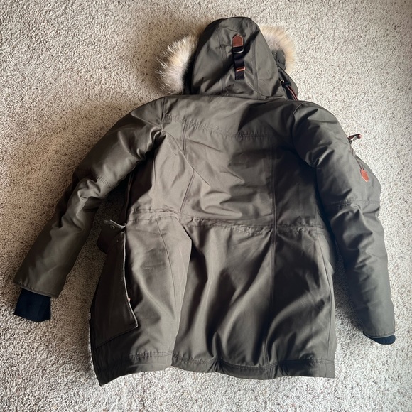 Sorel Caribou Women Parka. Size
Small Petite and Unique. Not Made/sold
Anymore. - Picture 2 of 4